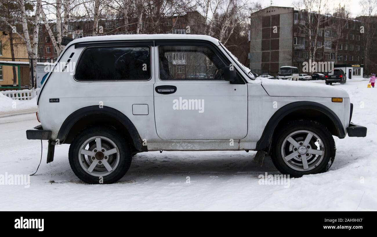 Kasachstan, Ust-Kamenogorsk - 22. Dezember, 2019. Auto LADA 4x4. Lada Niva. Russische Auto. Stockfoto