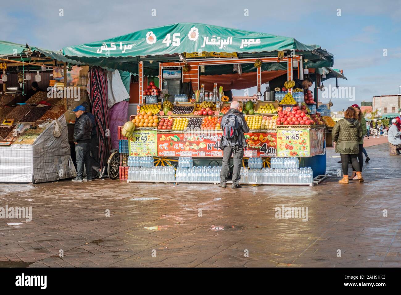 Saftstände auf Jemaa el-Fnaa in Marrakesch, Marokko, Afrika Stockfoto