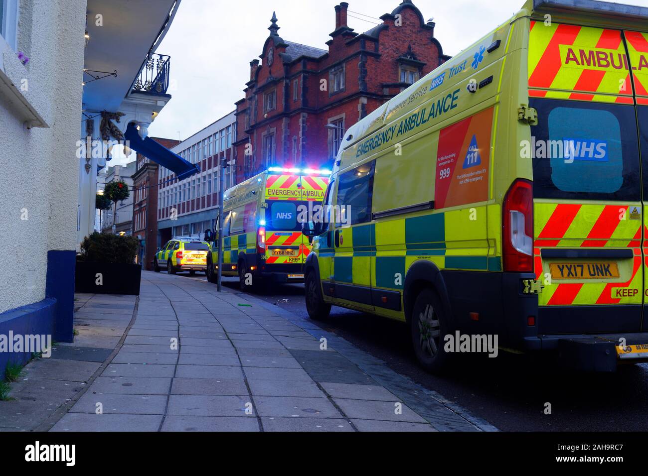 Notarztwagen außerhalb des Royal Hotel in Scarborough geparkt. Stockfoto