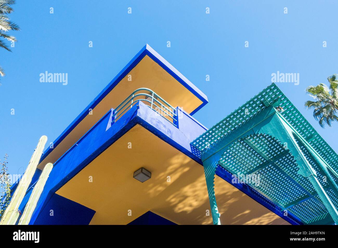 Blue House im Jardin Majorelle Botanischer Garten, ehemaligen Besitzer Yves Saint-Laurent und Pierre Bergé, Marrakesch, Marokko. Stockfoto