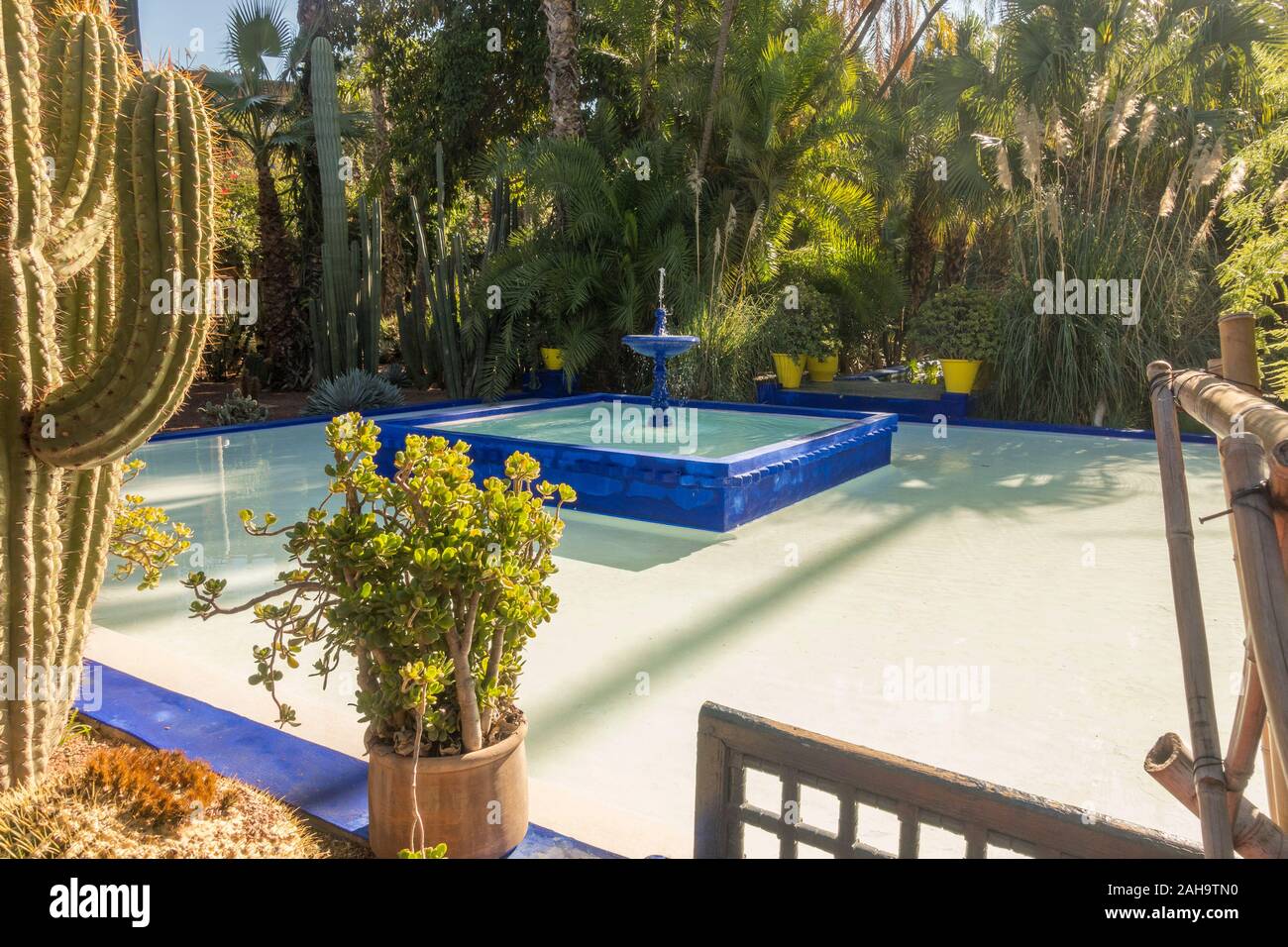 Brunnen im Blue House im Jardin Majorelle Botanischer Garten, ehemaligen Besitzer Yves Saint-Laurent und Pierre Bergé, Marrakesch, Marokko. Stockfoto