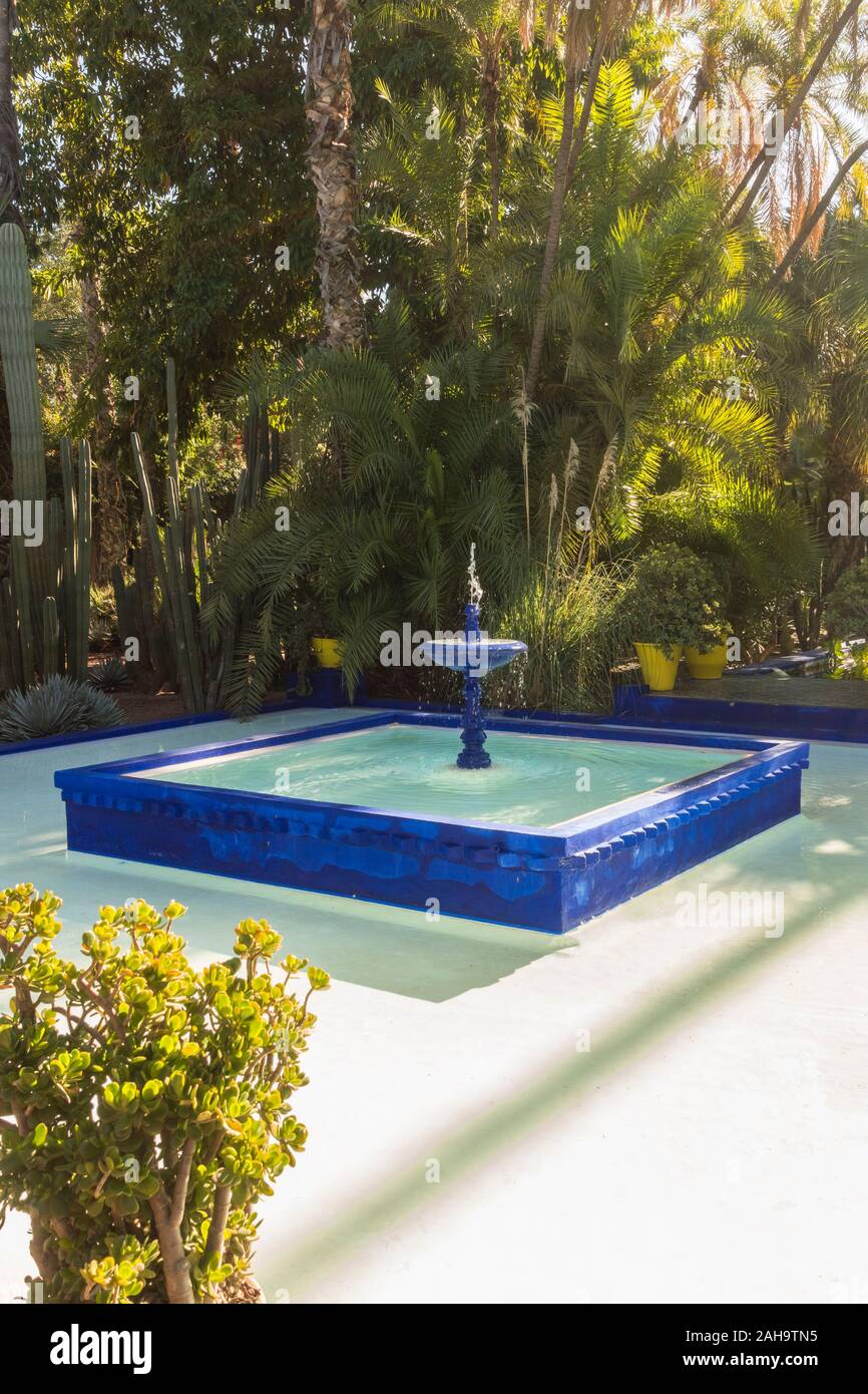 Brunnen im Blue House im Jardin Majorelle Botanischer Garten, ehemaligen Besitzer Yves Saint-Laurent und Pierre Bergé, Marrakesch, Marokko. Stockfoto