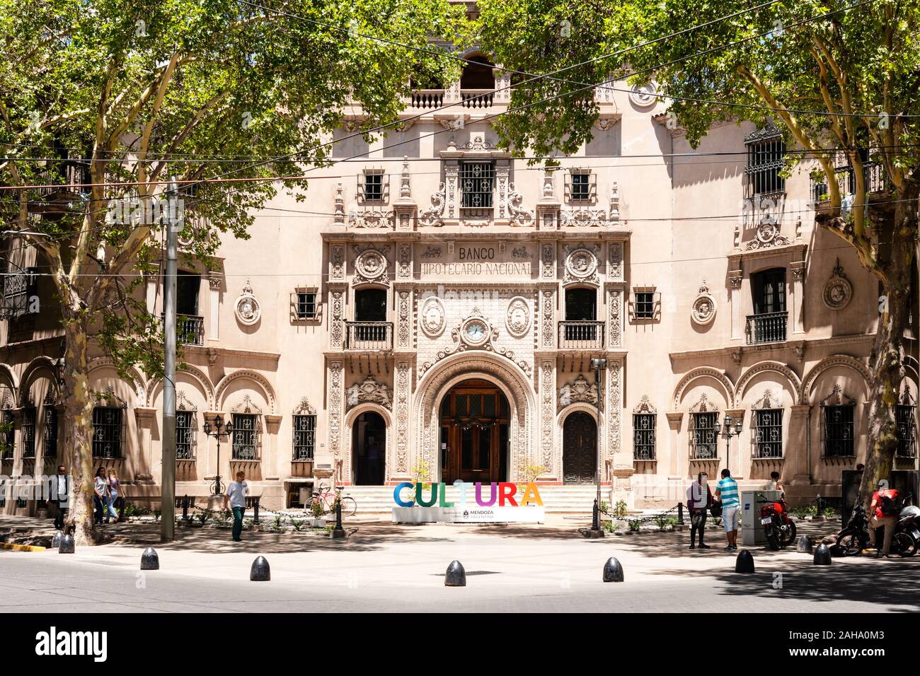 Banco Hipotecario Nacional, Avenida Gutierrez, Mendoza, Argentinien. Spanische Renaissance-Architektur. Stockfoto
