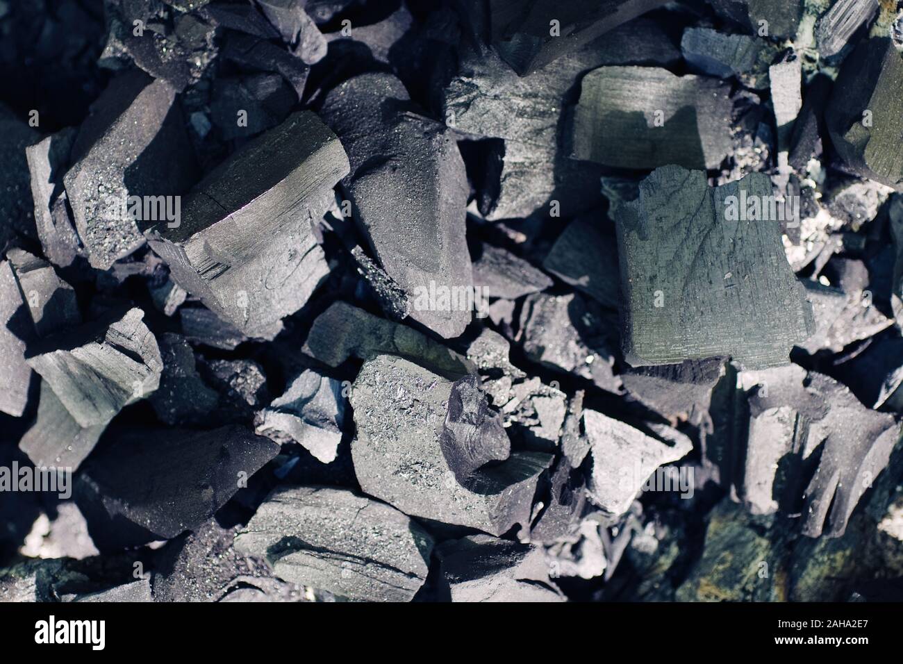 Gut Schwarz warme und kalte Glut eines Lagerfeuers Hintergrund verbrannt Stockfoto