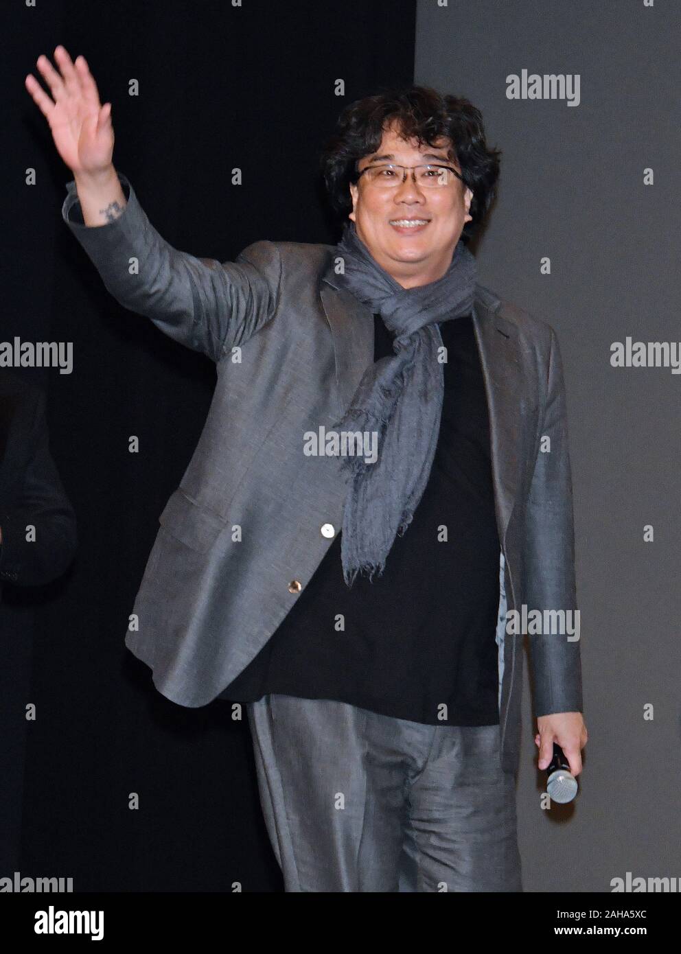Der südkoreanische Regisseur Bong Joon-ho besucht die Japan Premiere für den Film "Parasit" in Tokio, Japan, am 27. Dezember 2019. Der Film gewinnt Goldene Palme der Filmfestspiele von Cannes 2019 nominiert als bester ausländischer Sprache, Beste Regie, Bestes Drehbuch der Golden Globes 2020 und wird am Januar 11, 2020 in Japan. Foto von keizo Mori/UPI Stockfoto