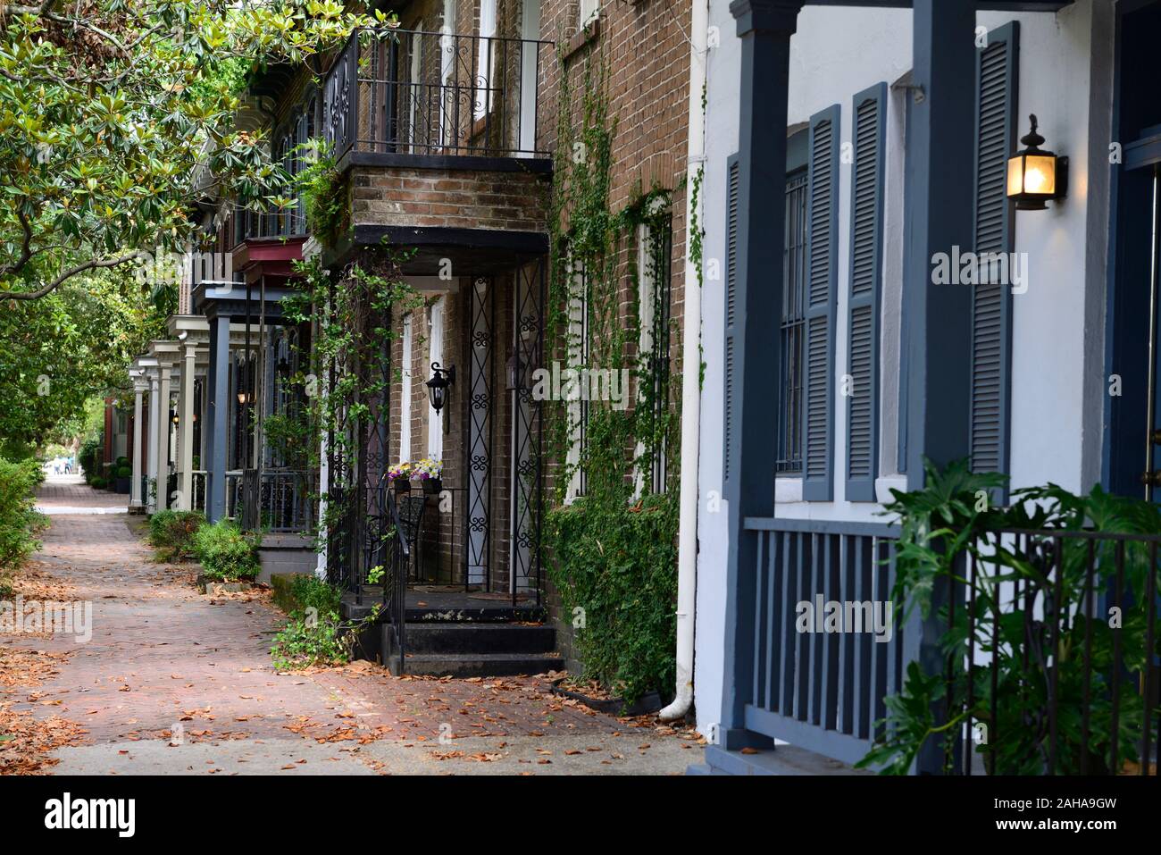 Antebellum Haus, Stadthaus, Veranda, traditionellen südlichen Haus, Straße, Straßen, Savannah, Georgia, RM USA Stockfoto