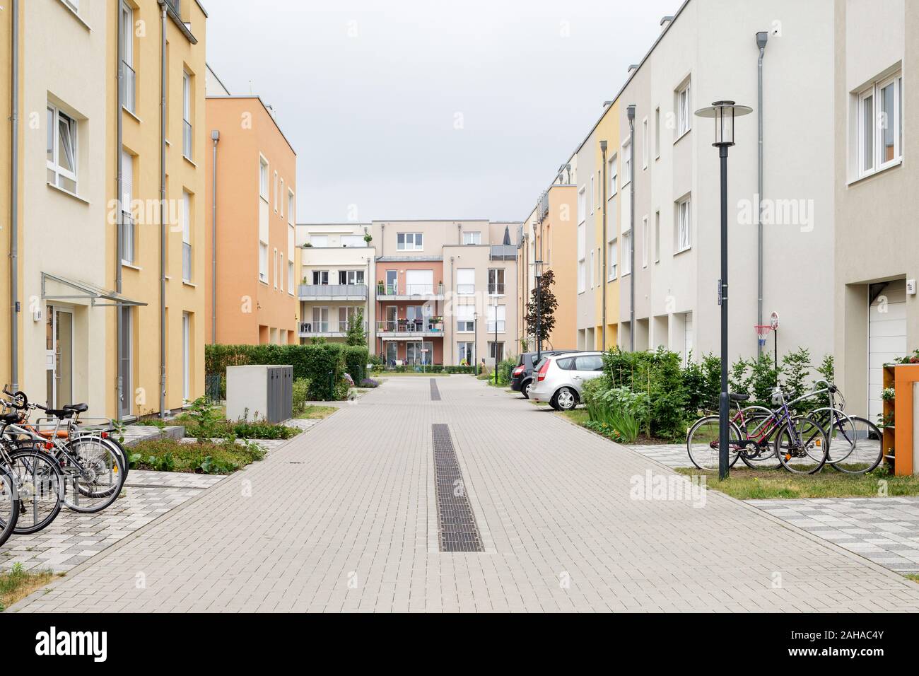03.06.2018, Berlin, Berlin, Deutschland - Neue Wohngebäude in Newtonstrasse im Science Park Adlershof - Stadt der Wissenschaft. 00 P D313 180603 CAROEX. Stockfoto