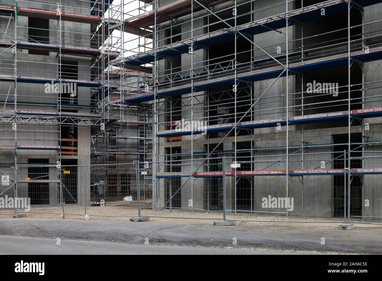 03.06.2018, Berlin, Berlin, Deutschland - Neue Wohngebäude in der Konrad-Zuse-Straße im Science Park Adlershof - Stadt der Wissenschaft. 00 P 180603 D318C Stockfoto