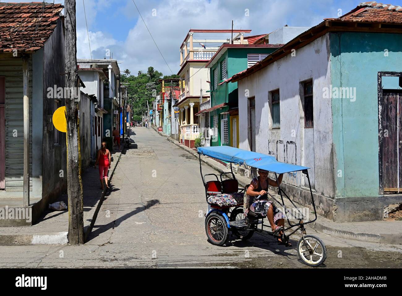 04.08.2019, Baracoa, Guantanamo, Kuba - Baracoa. Die Stadt mit über 50.000 Einwohnern wurde im Jahr 1511 gegründet und ist die älteste Siedlung in Kuba. Fahrrad Stockfoto