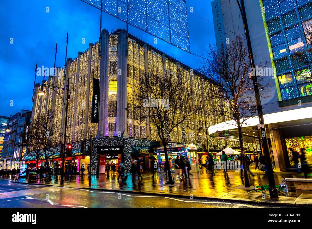 Abteilung gespeichert auf der Oxford Street mit Weihnachtsbeleuchtung, London, UK Stockfoto