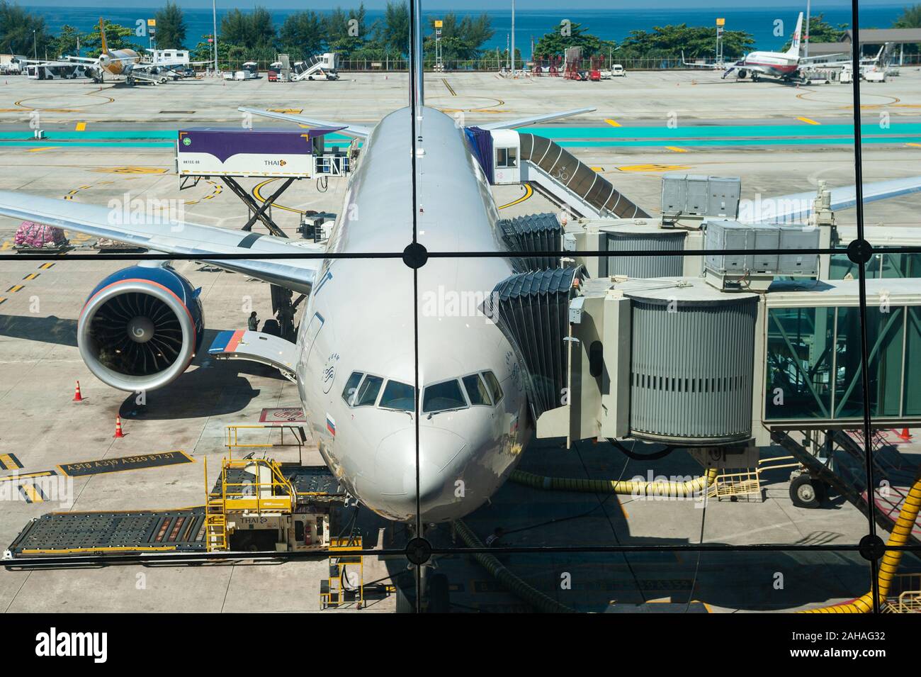 19.11.2019, Phuket, Thailand - Eine Aeroflot Russian Airlines Boeing 777-300Passagierflugzeug am internationalen Flughafen in Phuket. 0 SL 191119 D007CAROEX. Stockfoto
