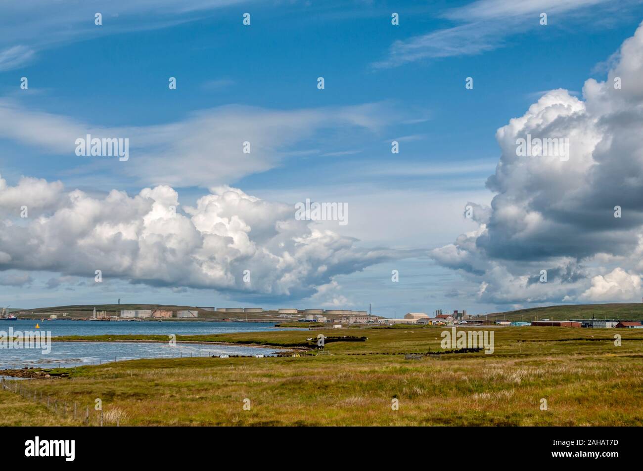 Sullom Voe Oil Terminal auf Shetland Festland. Stockfoto