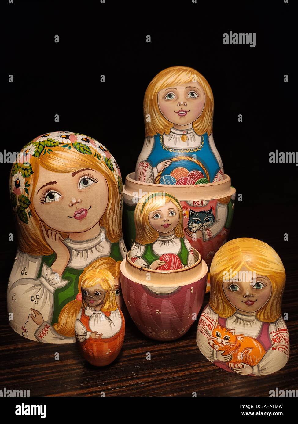 Matrjoschka, russische Puppe, russische Verschachtelung Puppe, Stapeln Puppen, Puppen aus Holz. Stockfoto