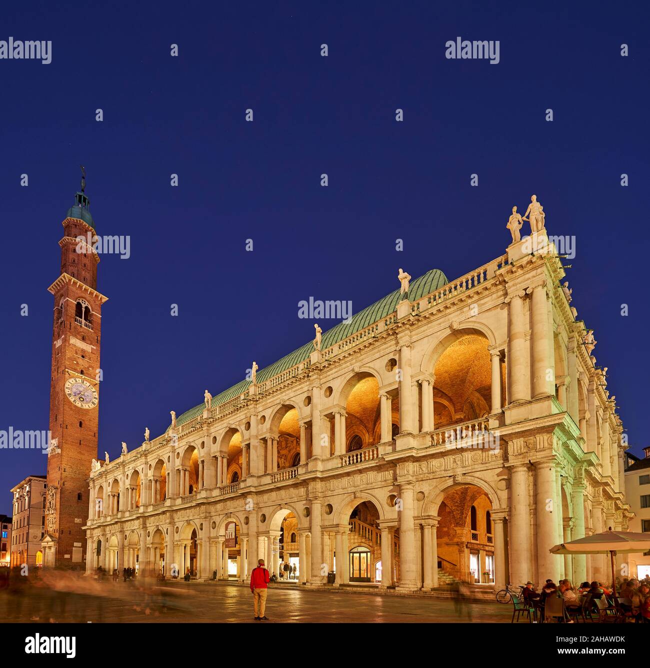 Vicenza, Venetien, Italien. Die Basilika Palladiana ist ein Renaissance-gebäude in der zentralen Piazza dei Signori in Vicenza. Die Loggia zeigt eines der fi Stockfoto