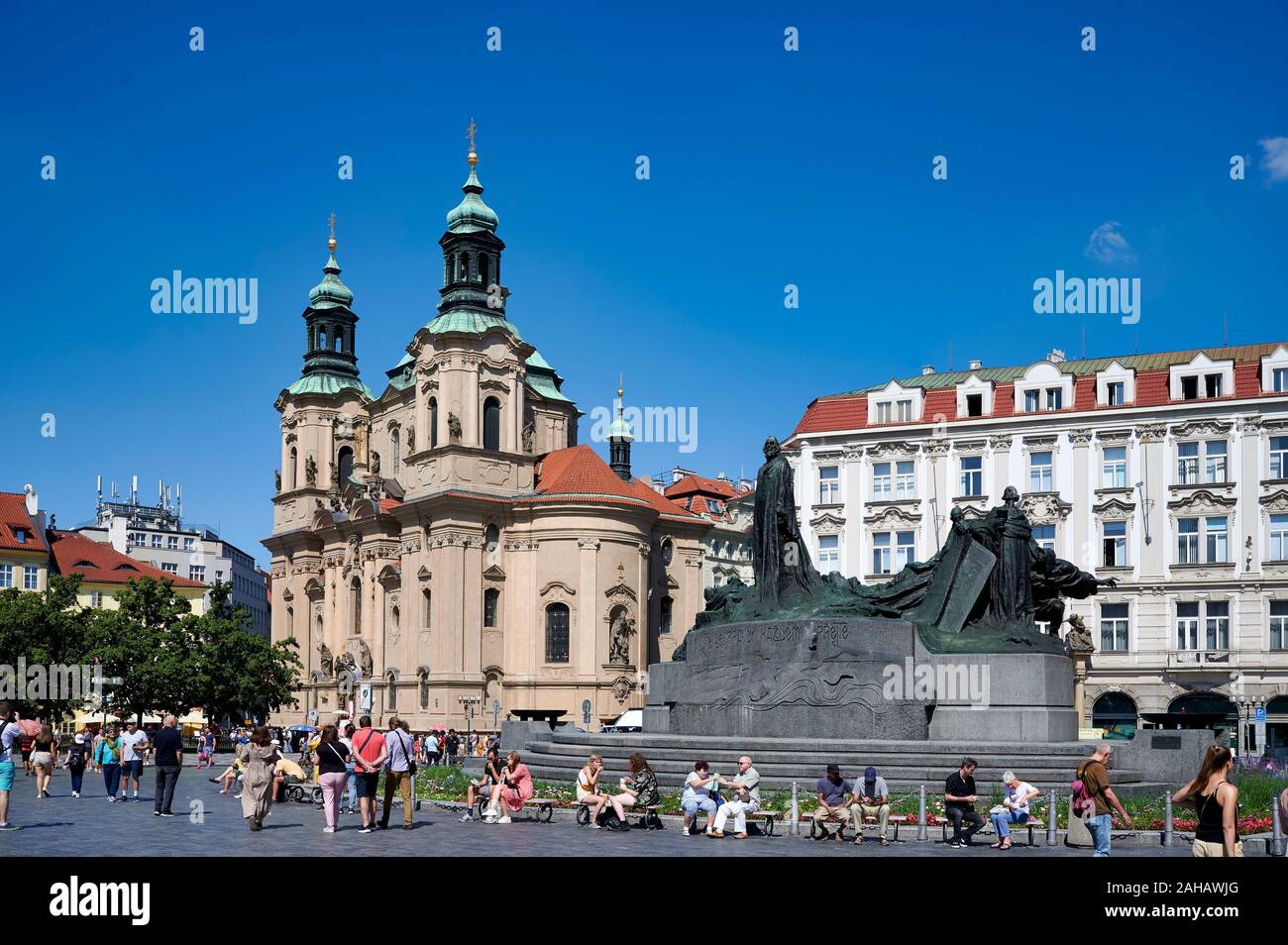 In Prag in der Tschechischen Republik. Marktplatz der Altstadt. St. Nikolaus Kirche Stockfoto