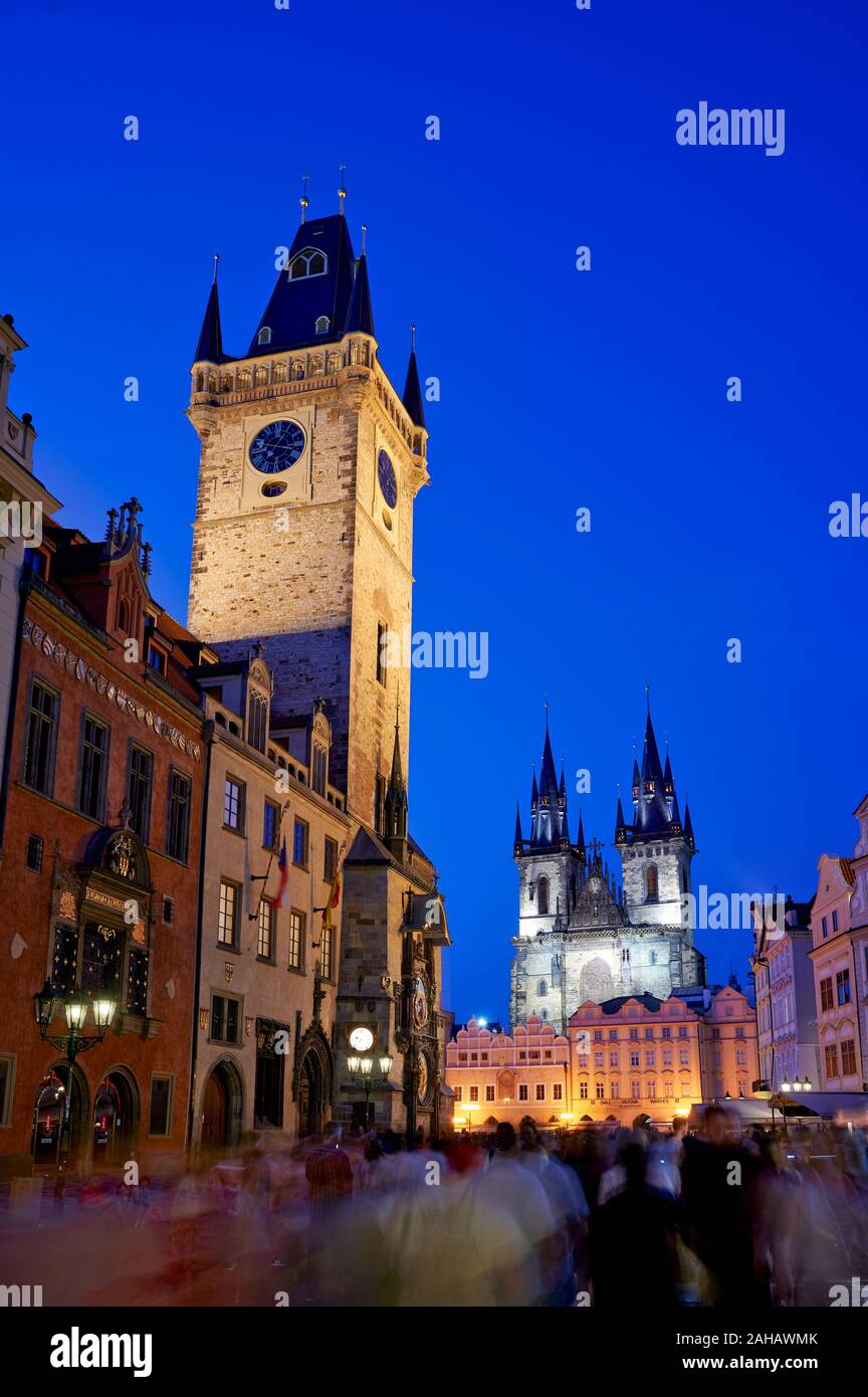 In Prag in der Tschechischen Republik. Marktplatz der Altstadt bei Sonnenuntergang Stockfoto