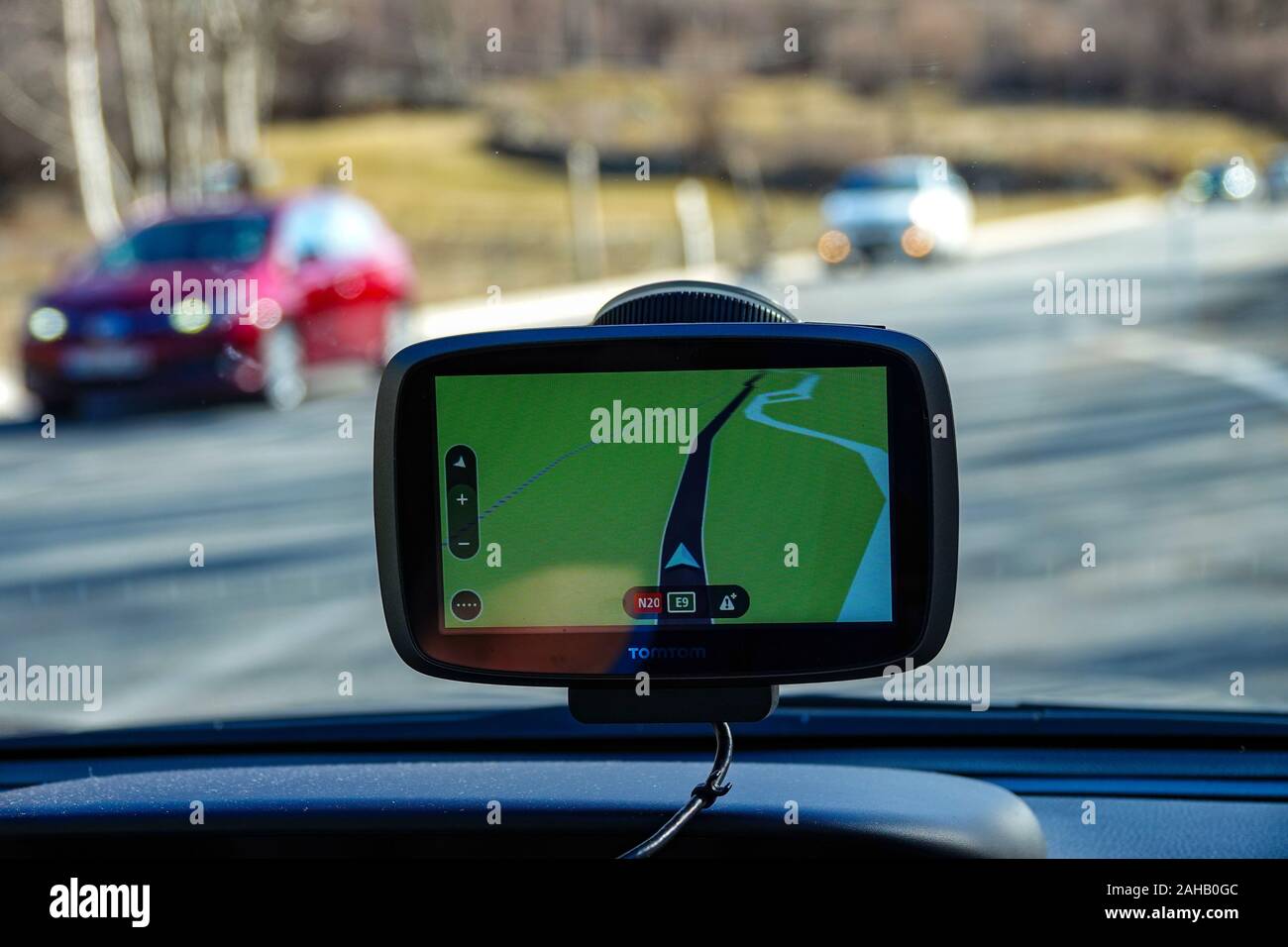 TomTom Navi Bildschirm mit dem Verkehr auf dem Weg in die Zukunft Stockfoto