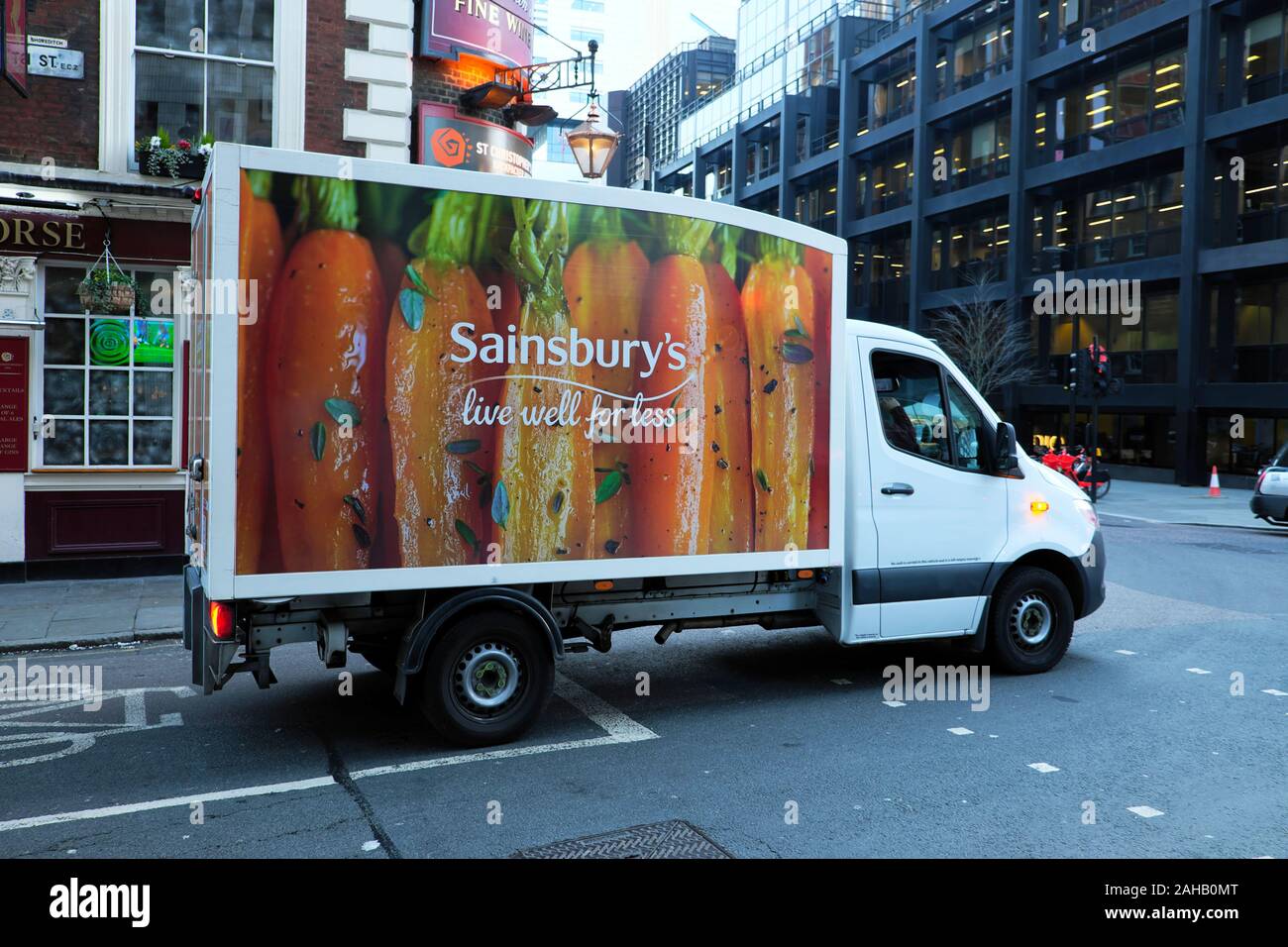 Sainsburys Supermarkt Lieferwagen auf Wilson Street in Shoreditch East