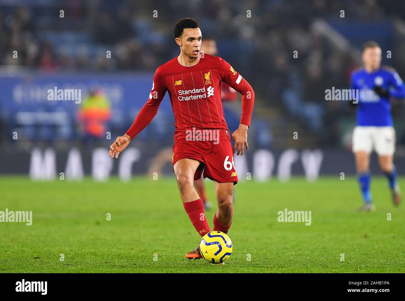 LEICESTER, ENGLAND - 26. Dezember Trent Alexander-Arnold (66) von Liverpool in der Premier League Match zwischen Leicester City und Liverpool für die King Power Stadion, Leicester am Donnerstag, den 26. Dezember 2019. (Credit: Jon Hobley | MI Nachrichten) das Fotografieren dürfen nur für Zeitung und/oder Zeitschrift redaktionelle Zwecke verwendet werden, eine Lizenz für die gewerbliche Nutzung Kreditkarte erforderlich: MI Nachrichten & Sport/Alamy leben Nachrichten Stockfoto