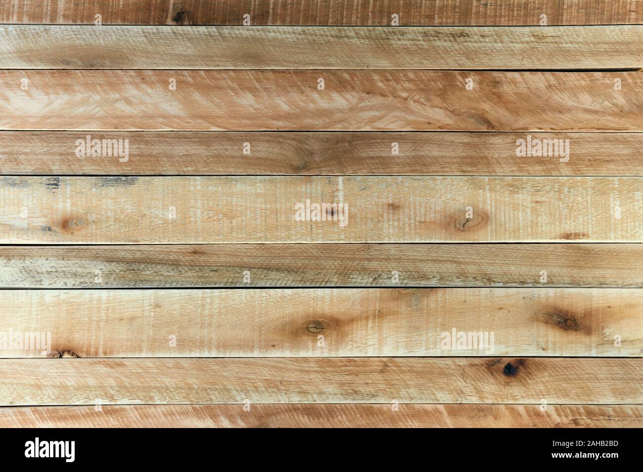 Rustikale hellbraun Holz- Hintergrund. Holz strukturierte Oberfläche mit Pinien und Eukalyptus Bretter und Latten. Stockfoto