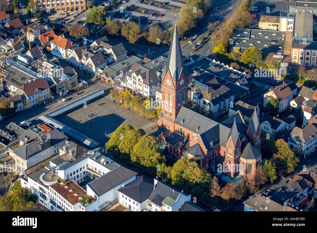 Luftbild, neheimer Markt, die Kathedrale von St. Johannes-Baptist Neheim, Neheim, Arnsberg, Sauerland, Nordrhein-Westfalen, Deutschland, DE, Europa, aeri Stockfoto