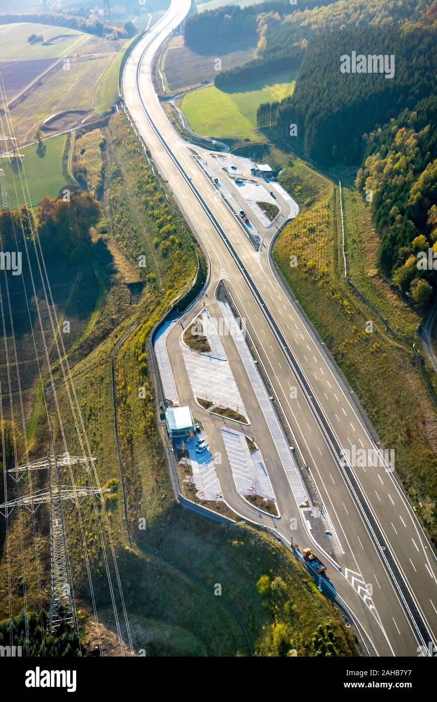 Luftbild, Autobahn A46 Verlängerung, Bestwig Parkplatz an der A46, Anschluss Bestwig und Olsberg mit autobahnbrücke Nuttlar, Borghausen, Bestw Stockfoto