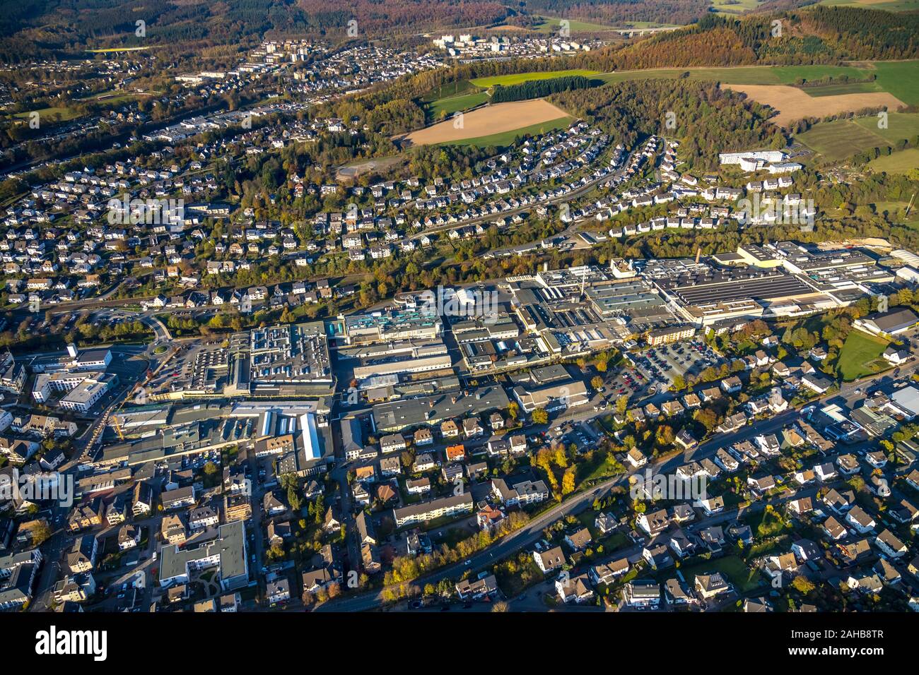 Luftaufnahme, Blick auf das Stadtzentrum von Meschede, Ruhr, Meschede Mitte, Feuerwehr, Meschede, Sauerland, Nordrhein-Westfalen, Deutschland, DE, Europa Stockfoto