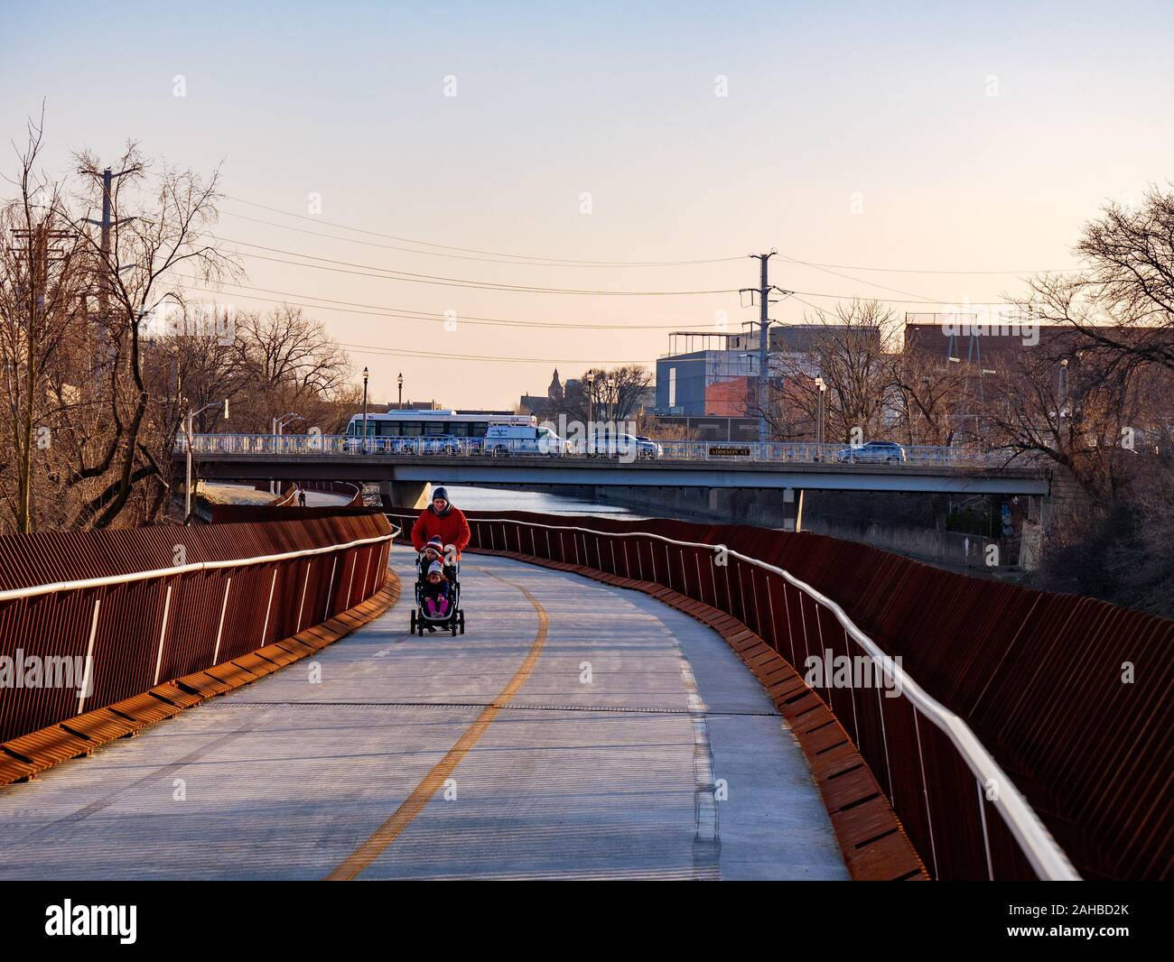 Riverview Brücke, Chicago's längste Fußgängerbrücke. 312 RiverRun, North Branch Chicago River. Stockfoto