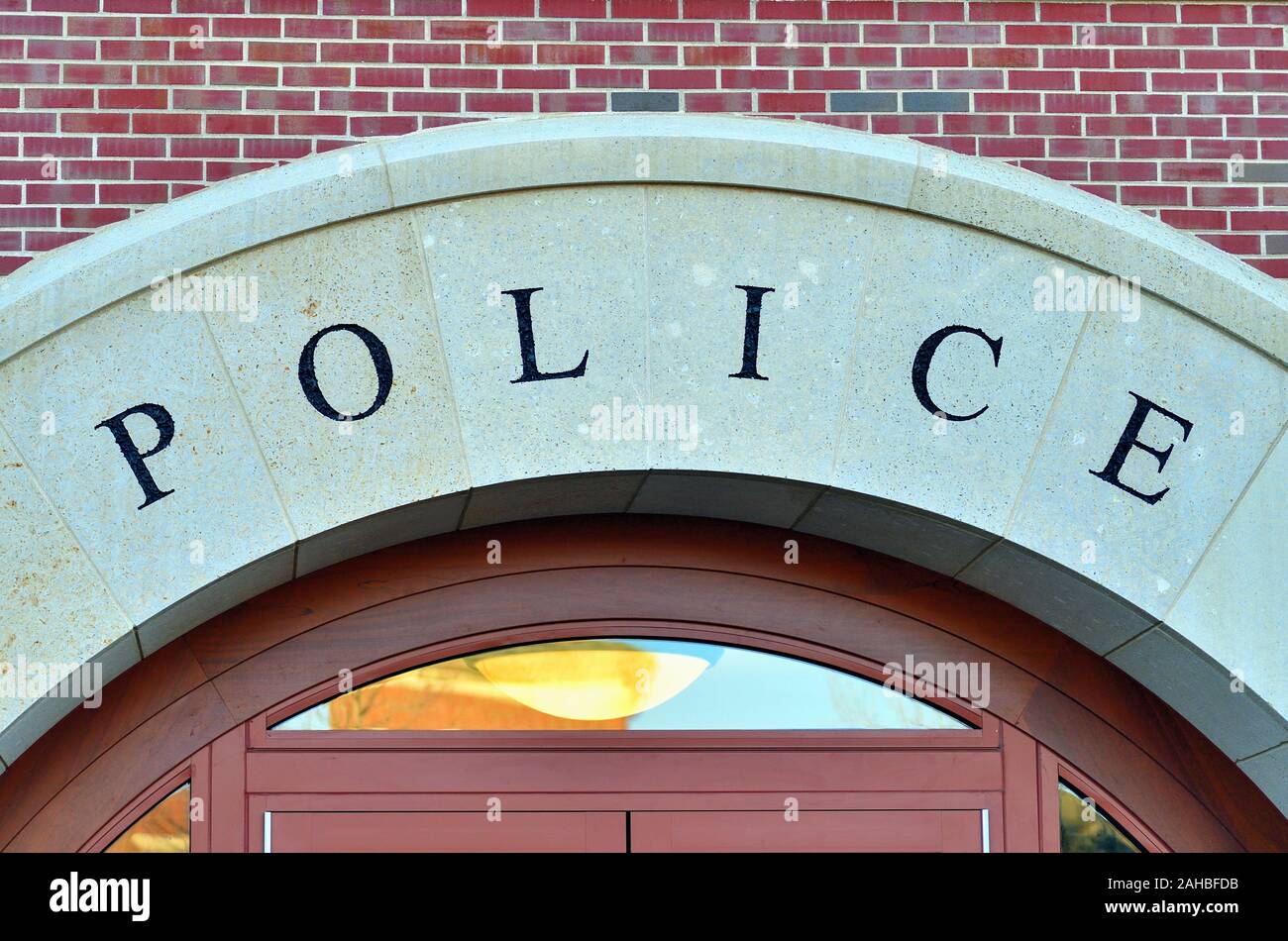 Bartlett, Illinois, USA. Torbogen auf der lokalen Polizeistation. Stockfoto