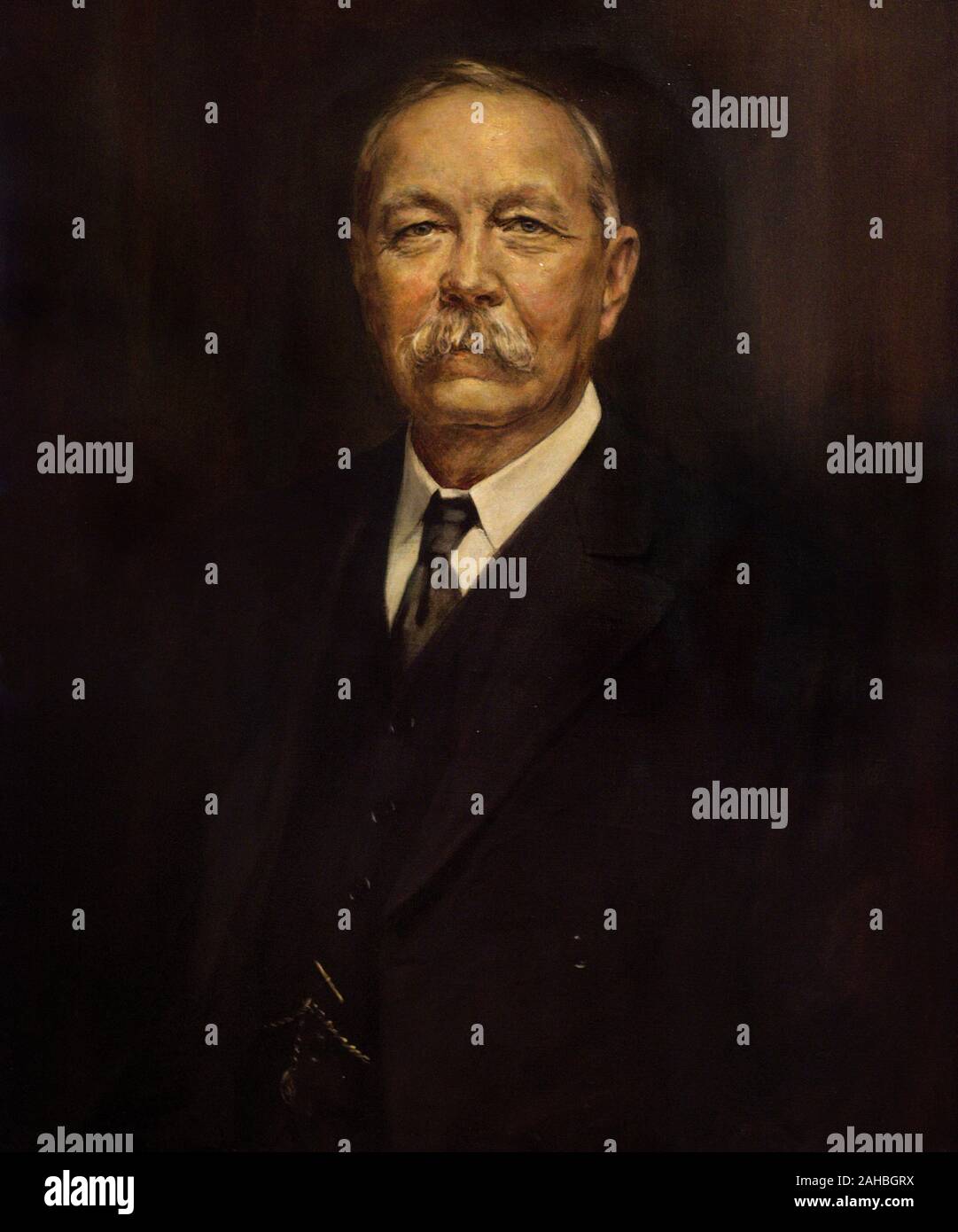 Arthur Conan Doyle (1859-1930). Escritor y médico Británico, creador del Detective de ficción Sherlock Holmes. Retrato realizado por Henry L. Tore, Activo entre 1927 y 1941. Oleo sobre lienzo, 1927.. National Portrait Gallery. Londres. Inglaterra. Stockfoto