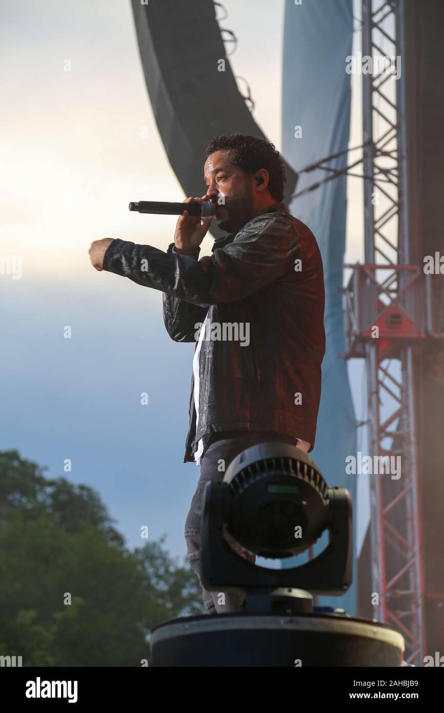 Adel Tawil bei der Taufe MeinSchiff 4 in Kiel am 05.06.2015 Stockfoto