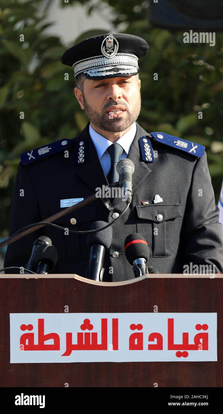 Gaza, Gazastreifen, palästinensischen Gebiet. 28 Dez, 2019. Generaldirektor der Polizei, Major General Mahmud Salah besucht eine Rally Kennzeichnung der 11. Jahrestag der israelischen Krieg gegen den Gazastreifen 2008-2009, Gaza Stadt am Dezember 28, 2019 Credit: Mahmoud Ajjour/APA-Images/ZUMA Draht/Alamy leben Nachrichten Stockfoto