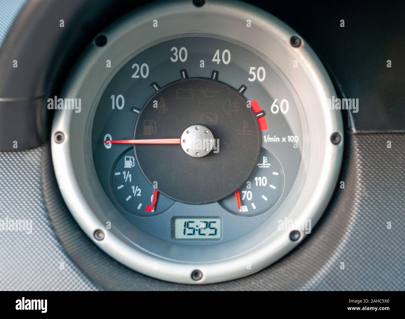 Auto Drehzahlmesser Kraftstoff meter closeup Stockfoto
