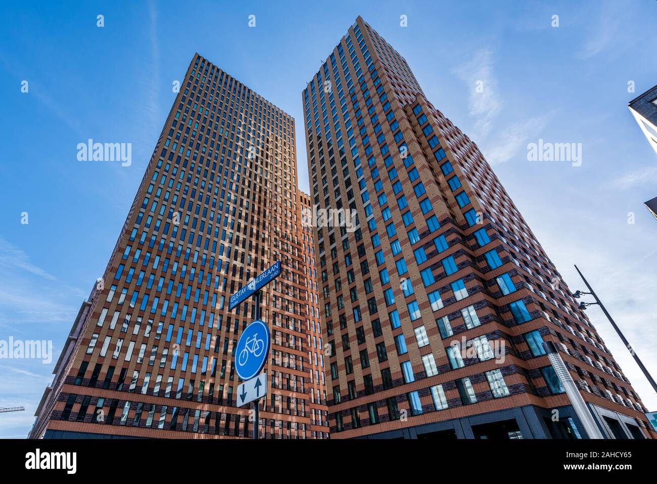 Amsterdam, 29. September 2019 Glas Tower Gebäude im Finanzzentrum der Stadt Amsterdam in Holland die Niederlande die IJ-als angerufen Stockfoto