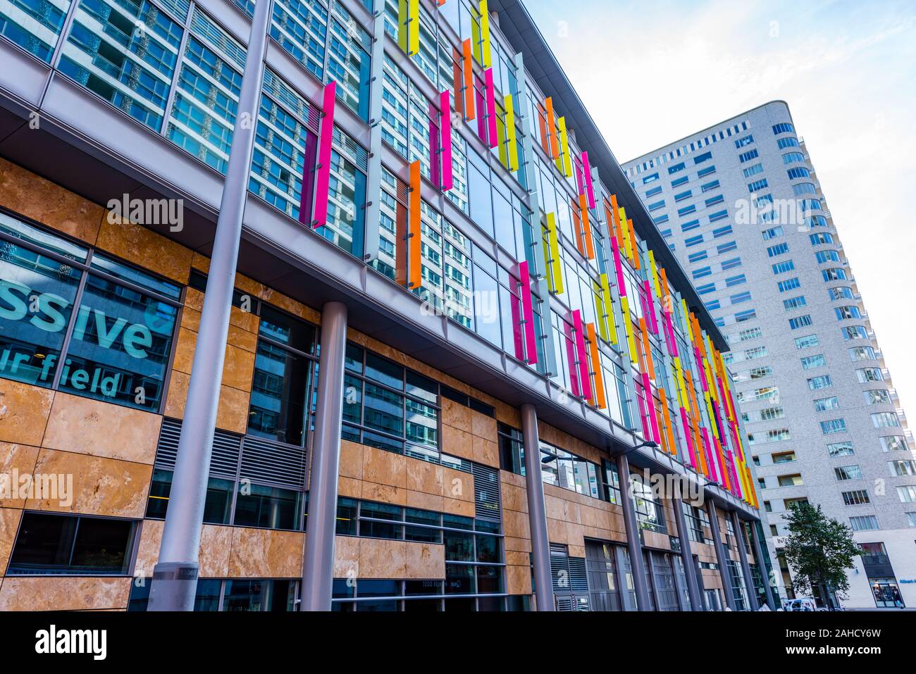 Amsterdam, 29. September 2019 Glas Tower Gebäude im Finanzzentrum der Stadt Amsterdam in Holland die Niederlande die IJ-als angerufen Stockfoto