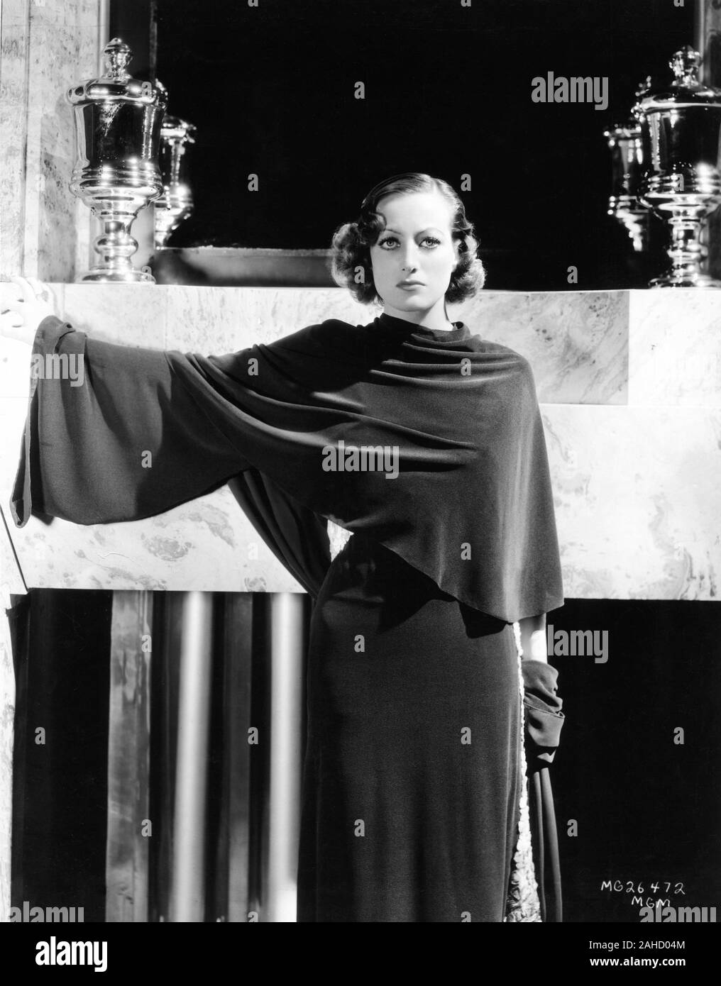 JOAN CRAWFORD 1933 Porträt von George Hurrell Kleid von Gilbert Adrian Metro Goldwyn Mayer Stockfoto