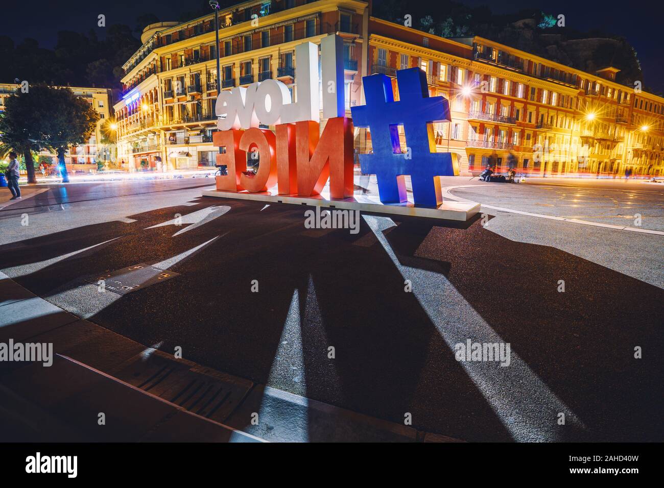 Hashtag Ich liebe schöne Schild mit dem Blick auf Englisch Promenade, die meisten berühmten touristischen Ort Stockfoto