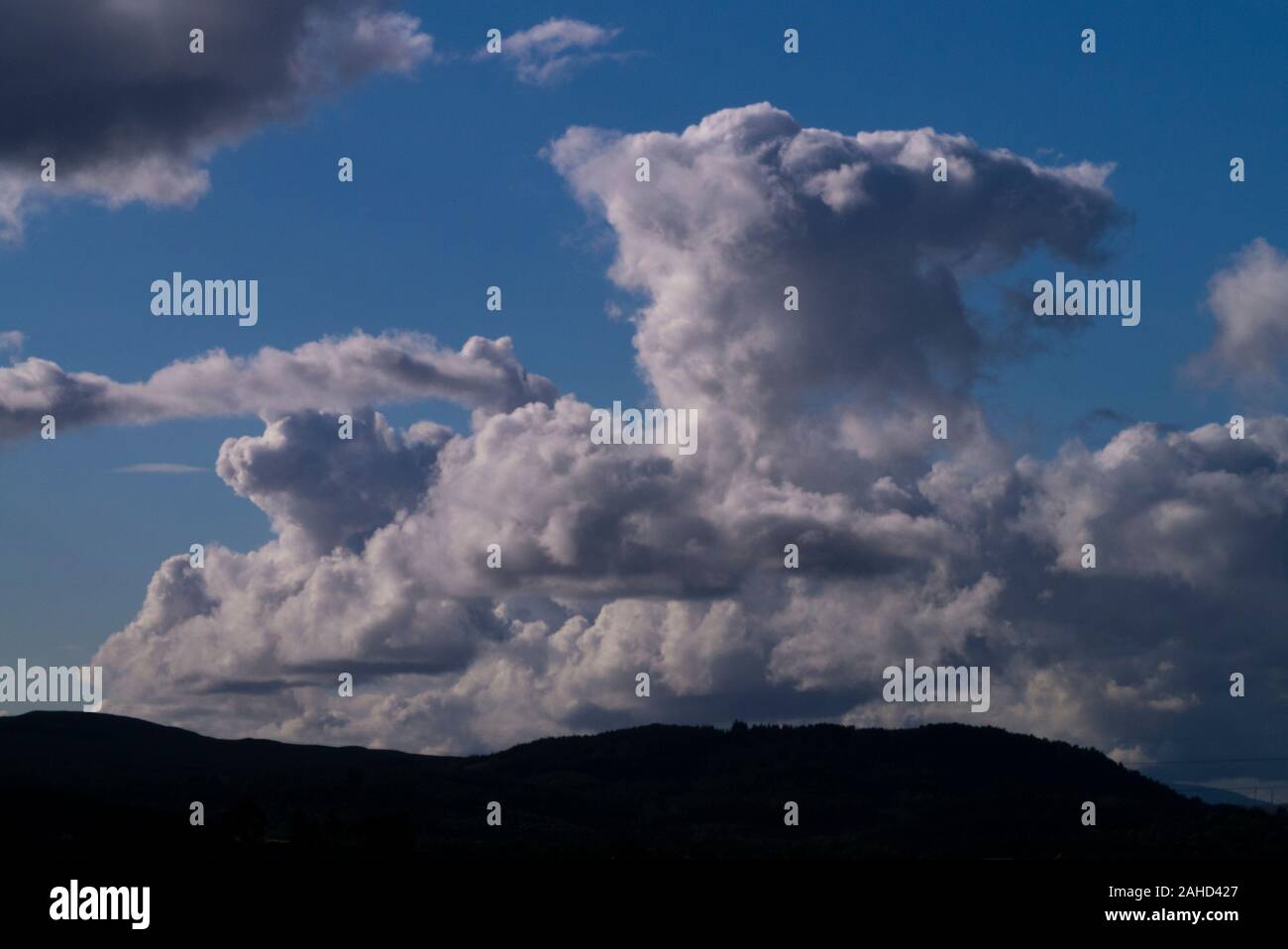 Dramatische Wolkenformationen in Sutherland Scotland UK Stockfoto