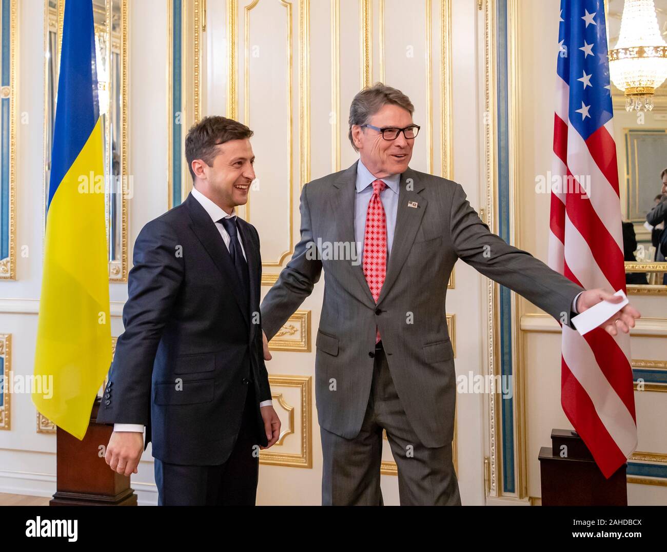 Us-Energieminister Rick Perry, Recht, mit der Präsident der Ukraine Volodymyr Zelensky während einer Sitzung im Präsidentenpalast - 20. Mai 2019 in Kiew, Ukraine. Stockfoto