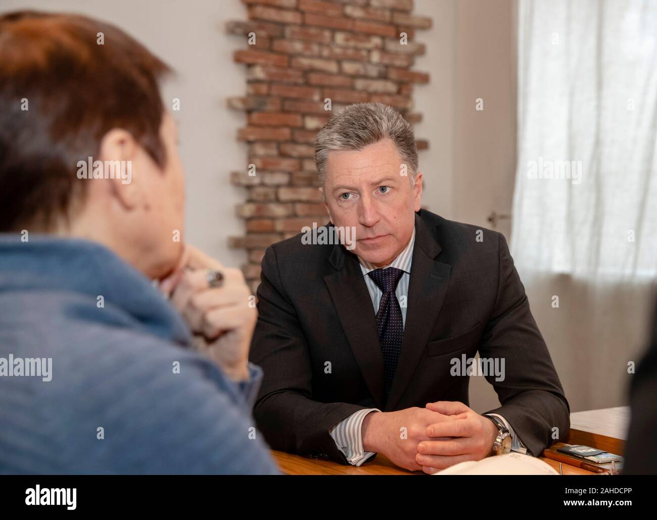 Us-Sonderbeauftragter für die Ukraine die Verhandlungen, Botschafter Kurt Volker bei einem Treffen mit US-Botschafter in der Ukraine Marie Yovanovitch Februar 27, 2019 in Kiew, Ukraine. Stockfoto