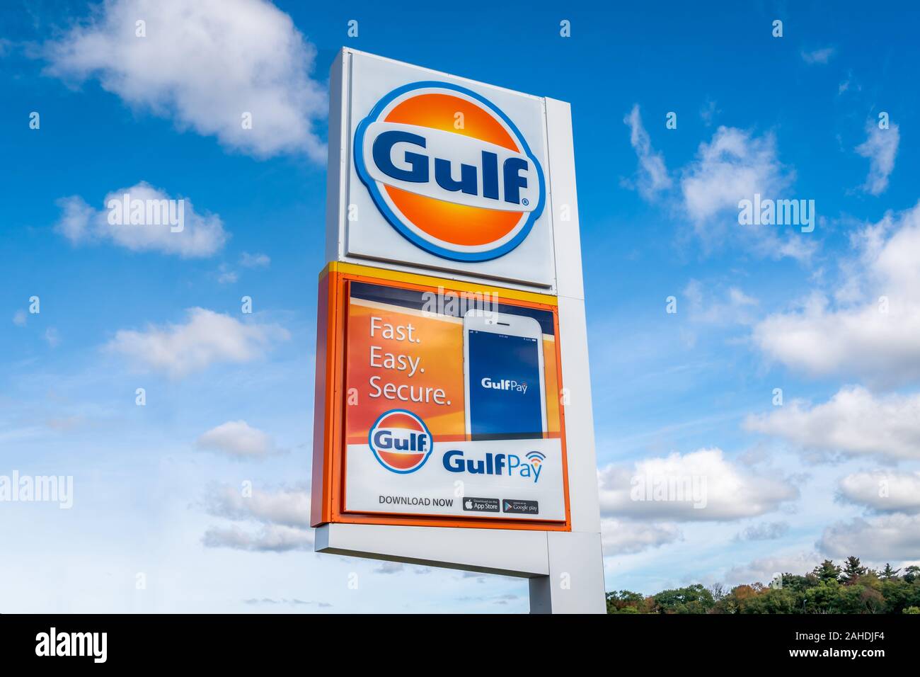 LENOX, MA/USA, 29. September 2019: Gulf Oil Zeichen und Marke. Stockfoto