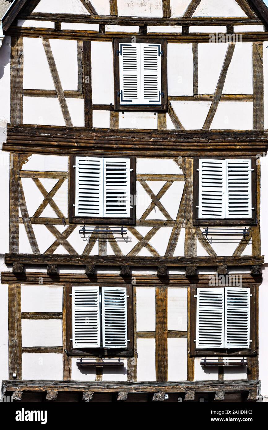 Ansicht mit farbenfrohen traditionellen Fachwerkhäuser in Colmar, Frankreich Stockfoto