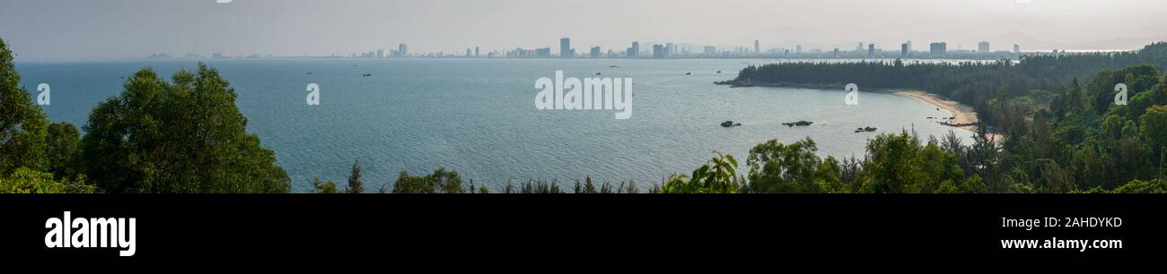 Panorama der Stadt Da Nang ab Hoang Sa Straße, Vietnam gesehen. Stockfoto