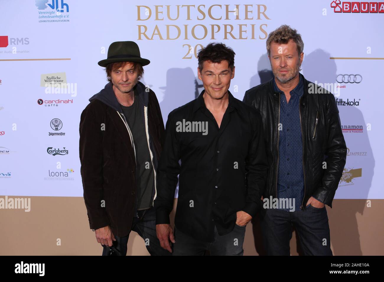 Pal Waaktaar-Savoy, Magne Furuholmen und Morten Harket (a-ha) bei der Verleihung vom Deutschen Radiopreis 2015 im Schuppen 52. Hamburg, 03.09.2015 Stockfoto