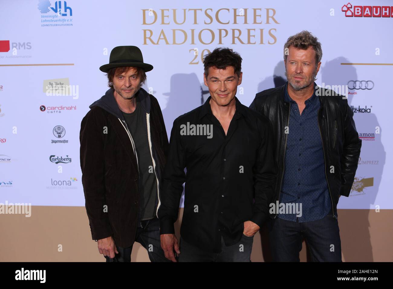 Pal Waaktaar-Savoy, Magne Furuholmen und Morten Harket (a-ha) bei der Verleihung vom Deutschen Radiopreis 2015 im Schuppen 52. Hamburg, 03.09.2015 Stockfoto