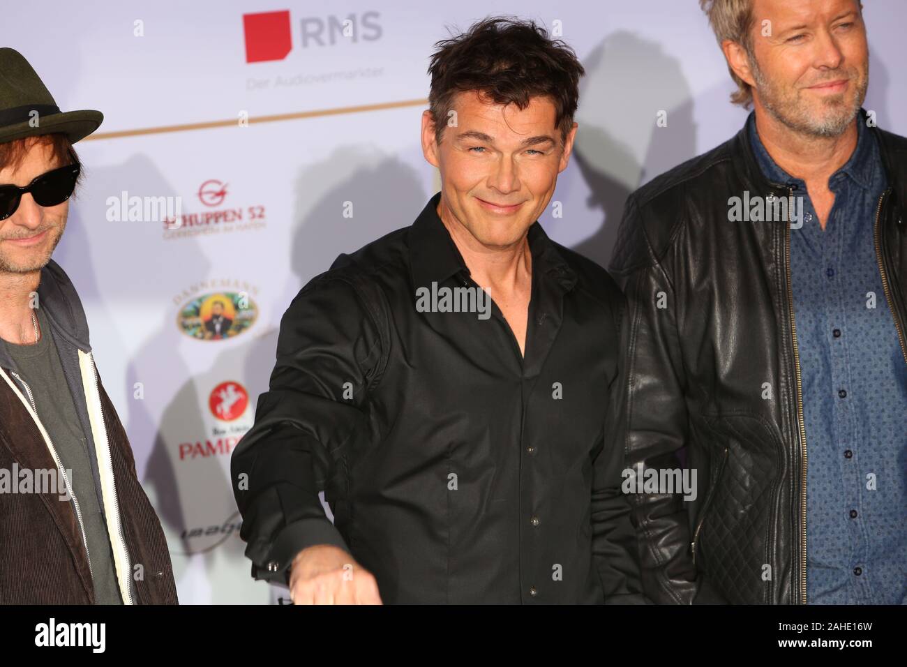 Pal Waaktaar-Savoy, Magne Furuholmen und Morten Harket (a-ha) bei der Verleihung vom Deutschen Radiopreis 2015 im Schuppen 52. Hamburg, 03.09.2015 Stockfoto