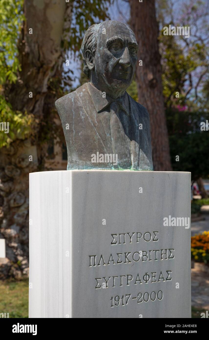 Büste des griechischen Autors Spyros Plaskovitis im Garten Der Menschen, Altstadt von Korfu, Griechenland Stockfoto