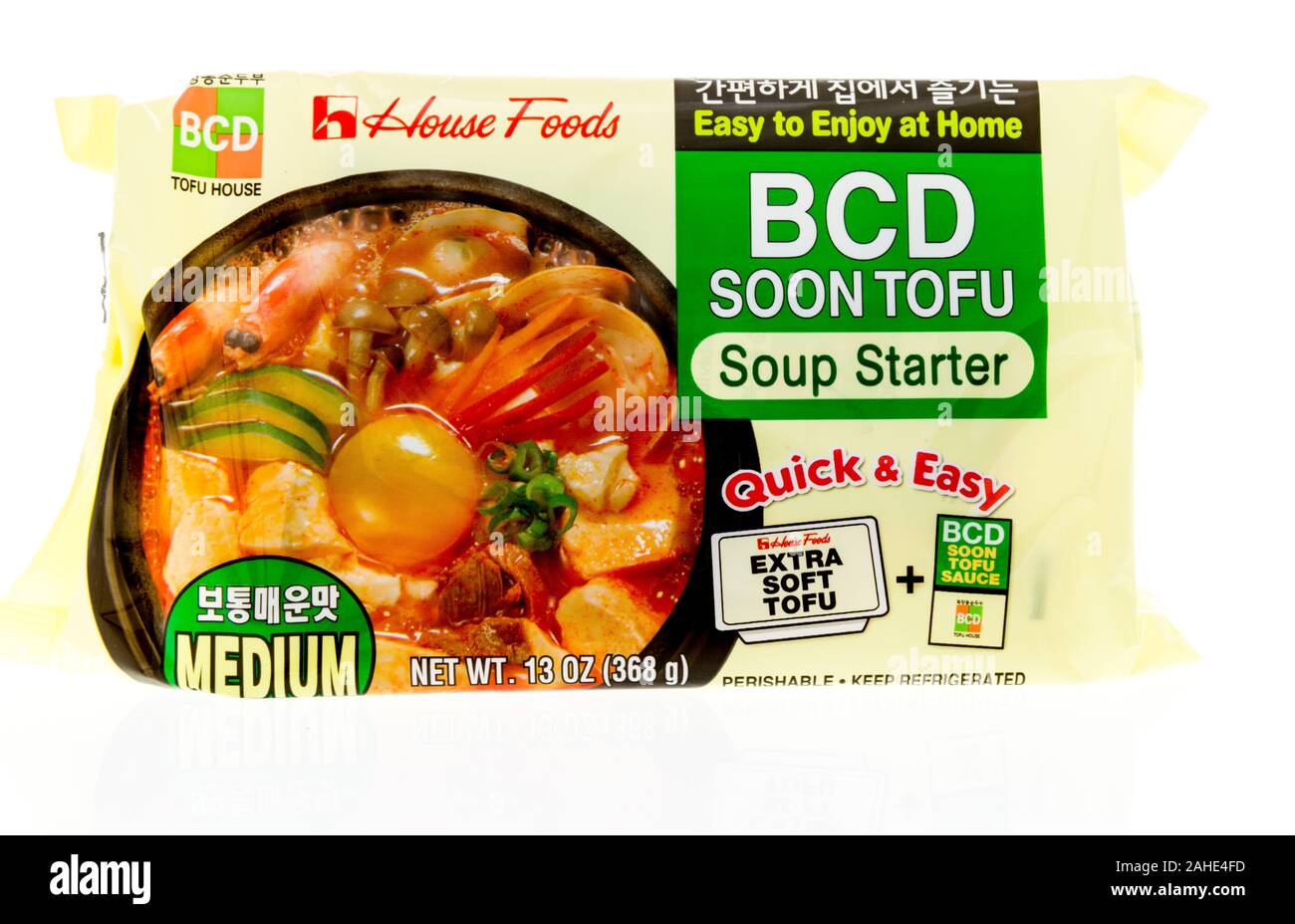 Winneconne, WI - 17. Juni 2019: ein Paket von BCD-tofu Haus Nahrungsmittel tofu Suppe Starter auf einem isolierten Hintergrund Stockfoto