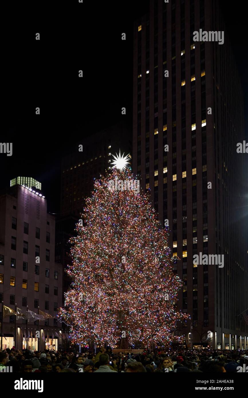 Weihnachtsbaum am Rockefeller Center, New York City, USA, 28. Dez 2019 Stockfoto