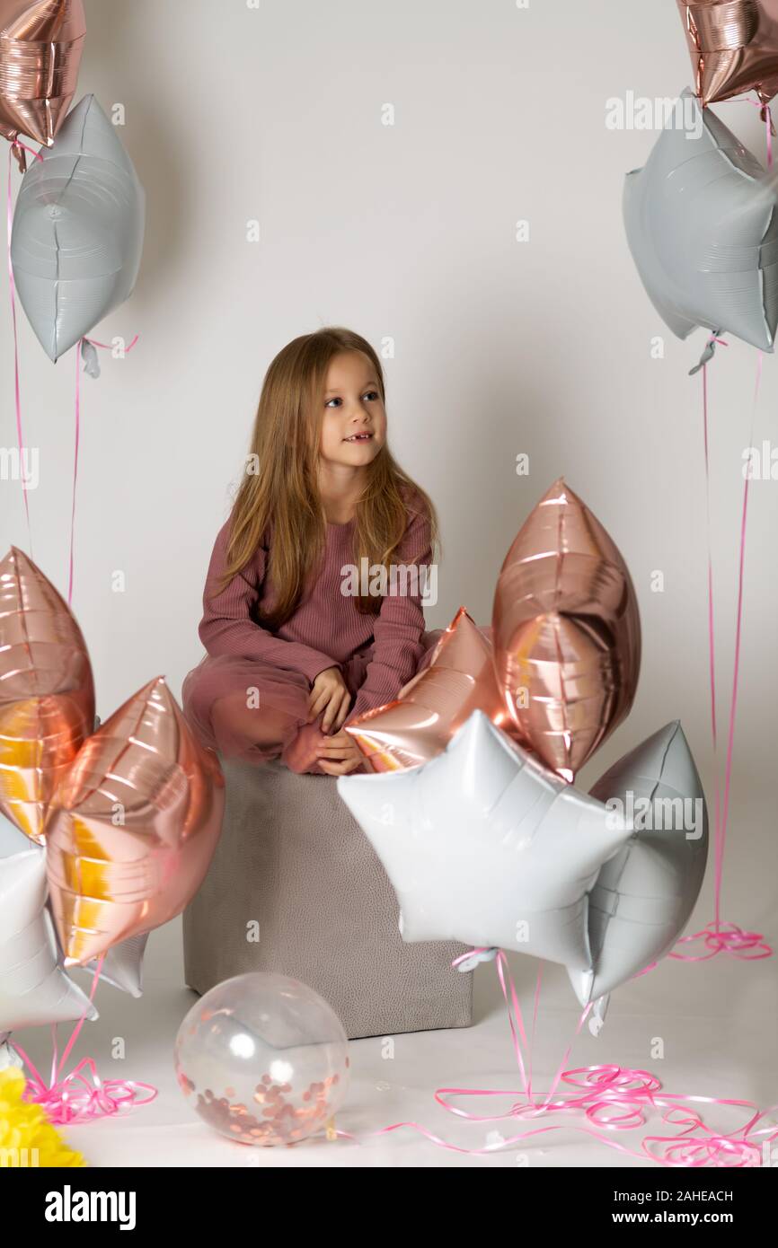 Schönes Gesicht kaukasier Kind 6-7 Jahre. Geburtstag Feier Stockfoto